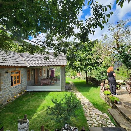 Bujtina Peshtan Guesthouse&Camping Tepelene Exterior photo