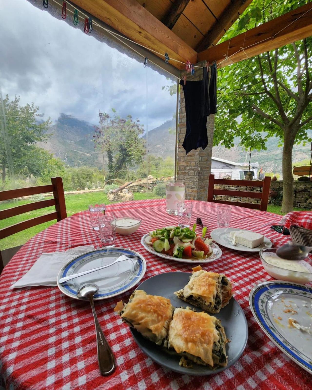 Bujtina Peshtan Guesthouse&Camping Tepelene Exterior photo